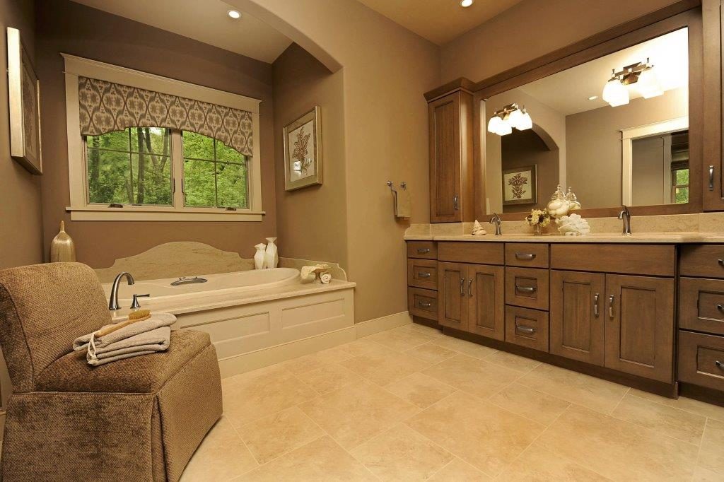 Creation Cabinetry provides kitchen remodeling and kitchen cabinets customized to your needs.